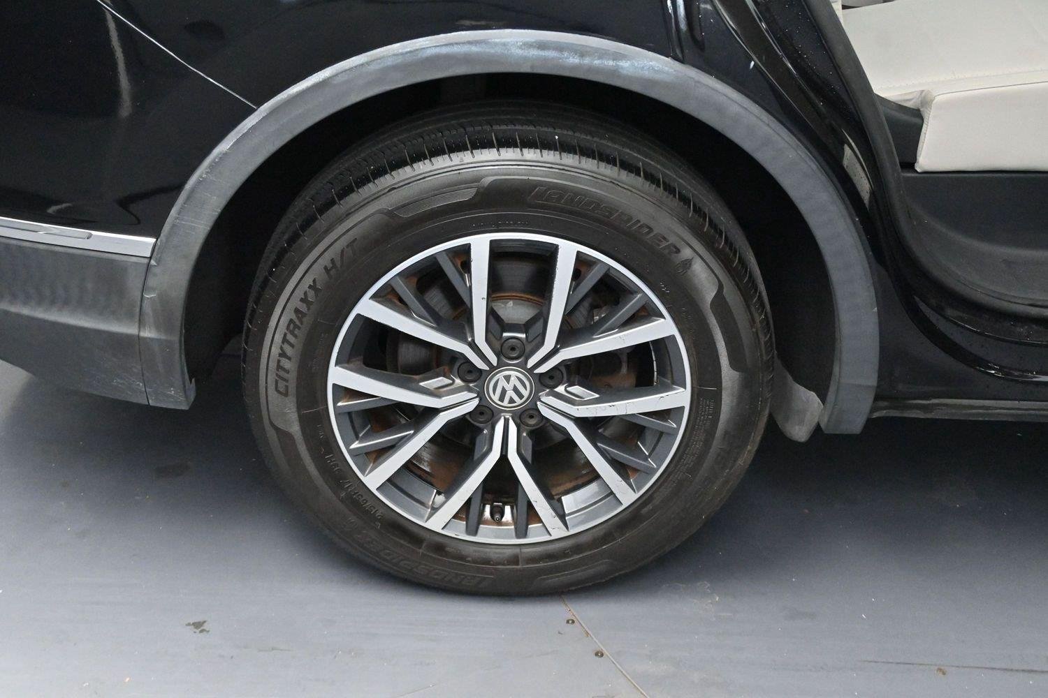 Used 2020 Volkswagen Tiguan SE w/ Panoramic Sunroof Package FWD image 36