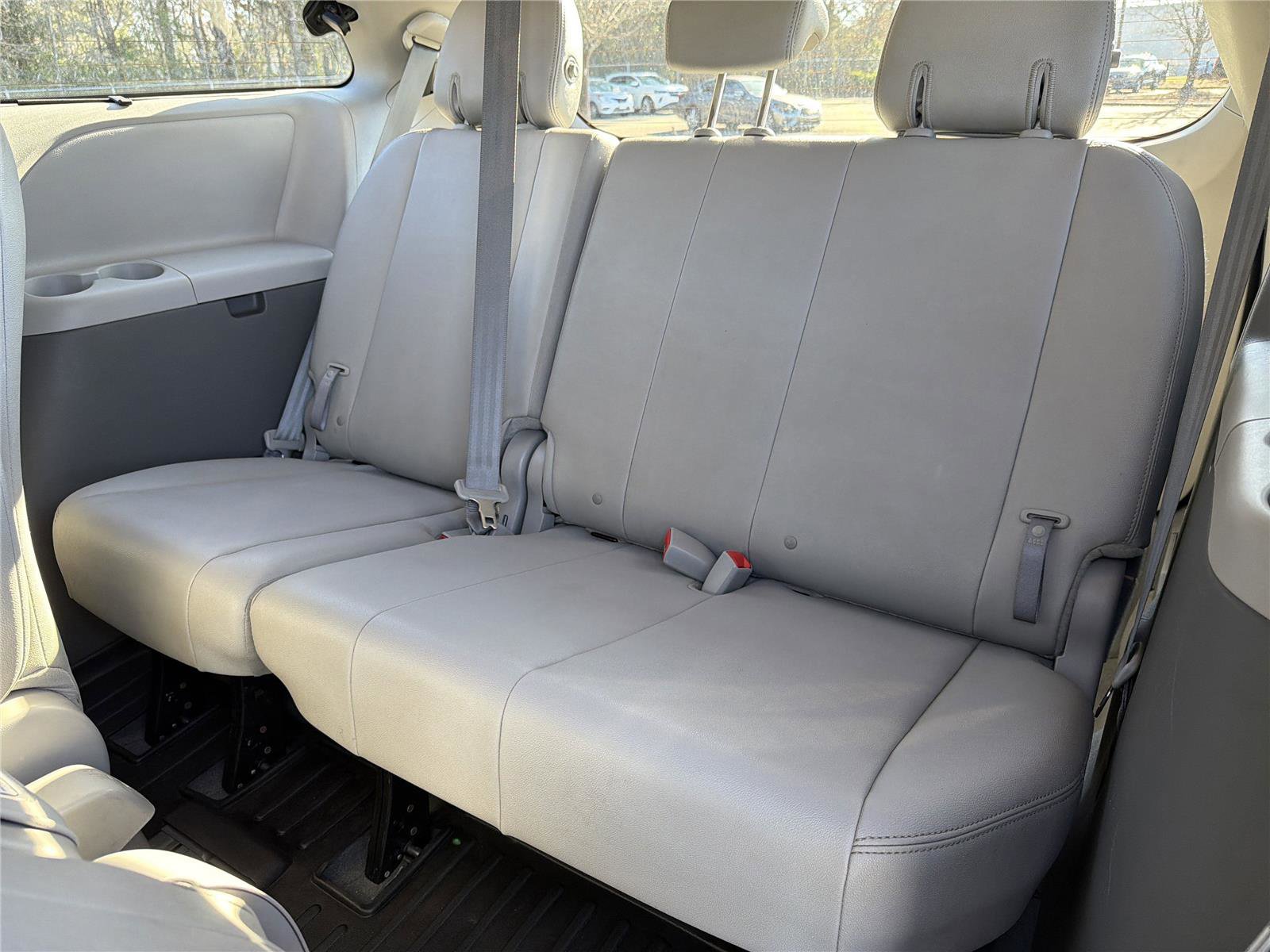 Used 2020 Toyota Sienna XLE FWD image 25
