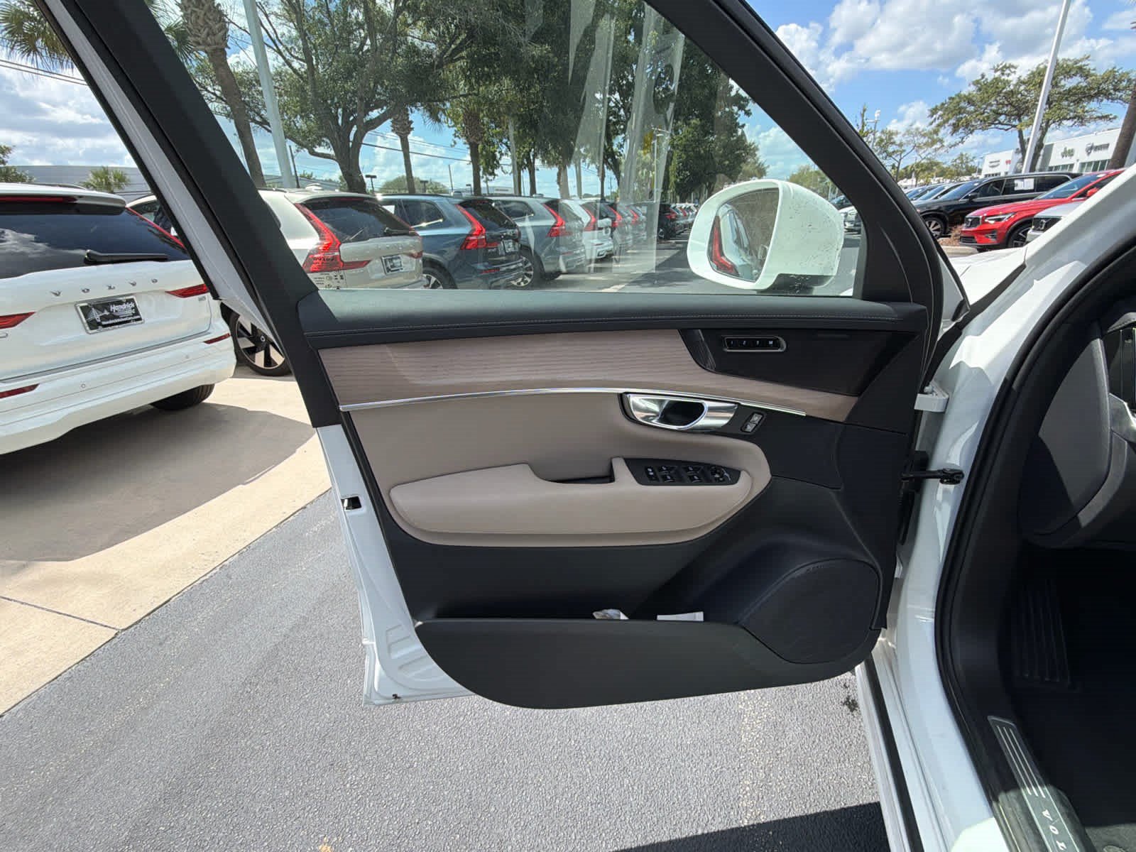 Certified 2026 Volvo XC90 B6 Plus AWD/4WD image 24