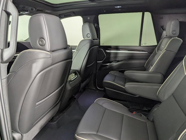 Used 2025 Cadillac Escalade Premium Luxury w/ Touring Package image 18