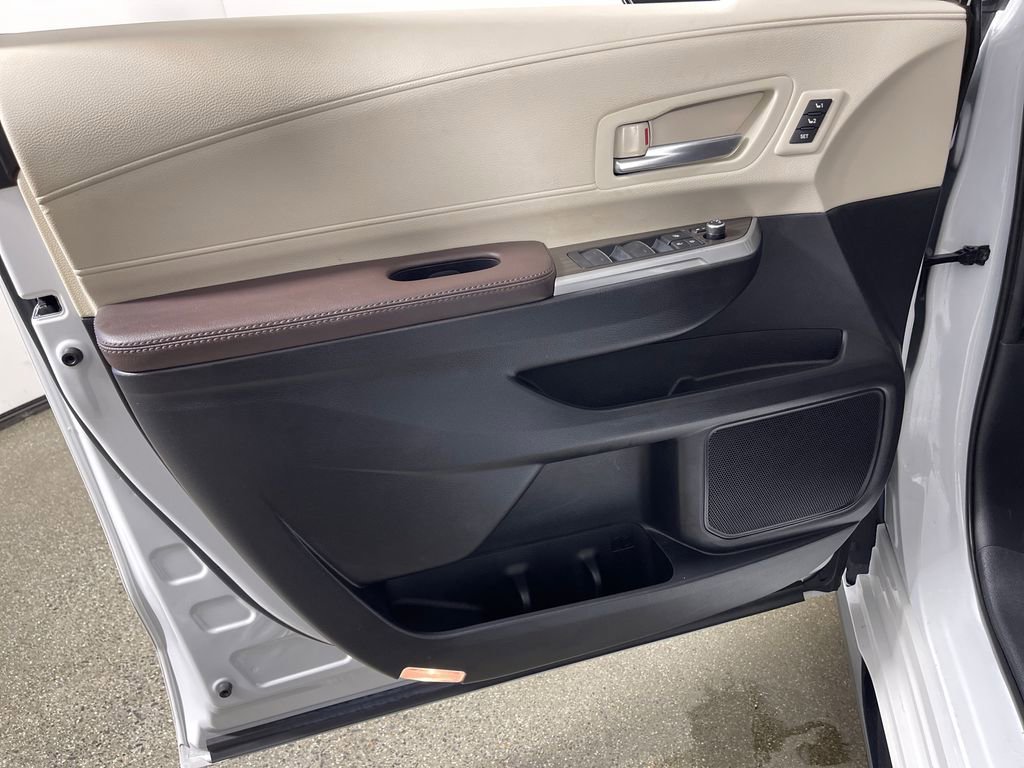 Certified 2023 Toyota Sienna Platinum image 17