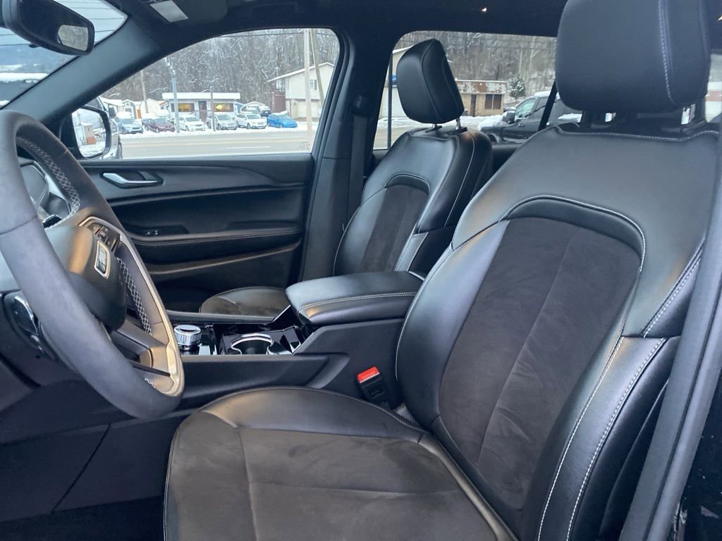 Used 2023 Jeep Grand Cherokee L Laredo image 25