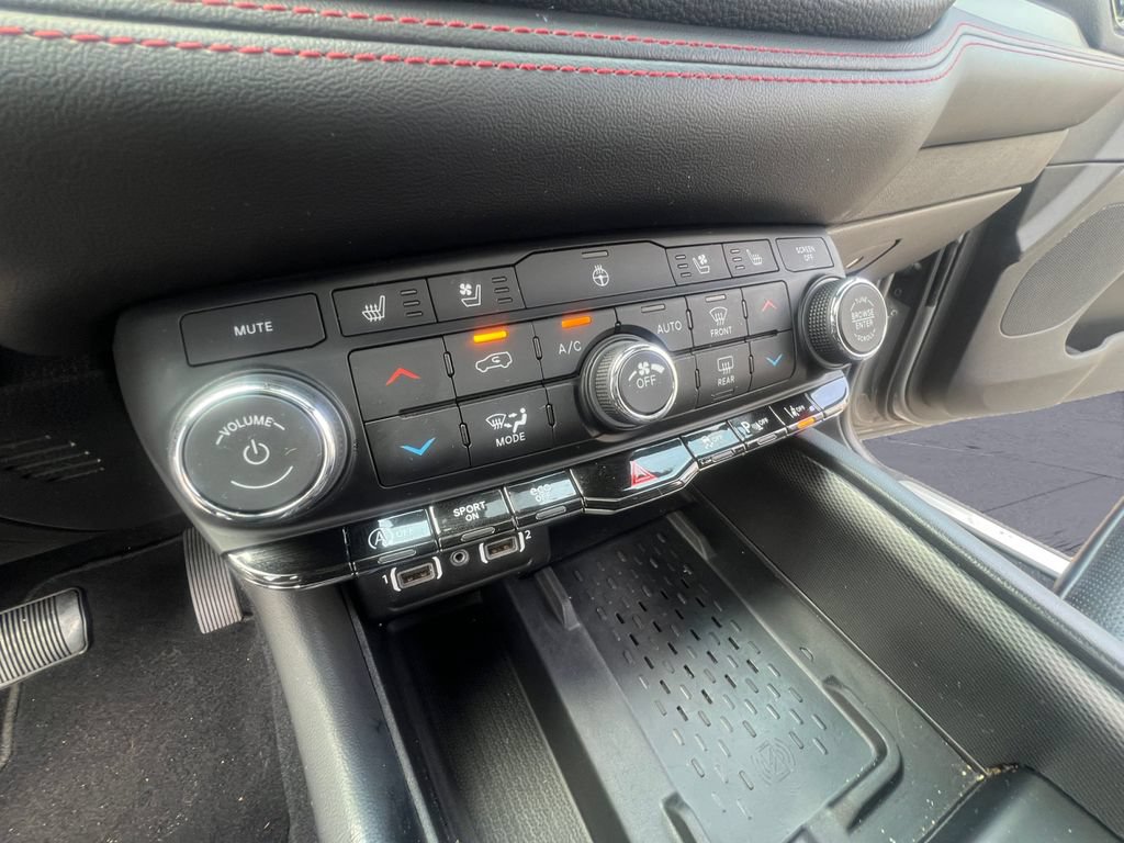 Used 2025 Dodge Durango GT AWD/4WD image 17