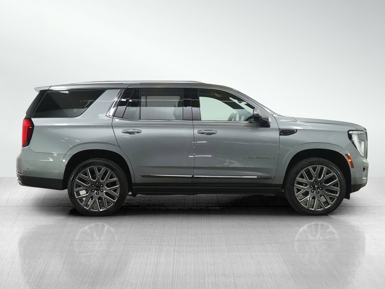 Used 2025 GMC Yukon Denali Ultimate w/ LPO, Floor Liner Package image 6