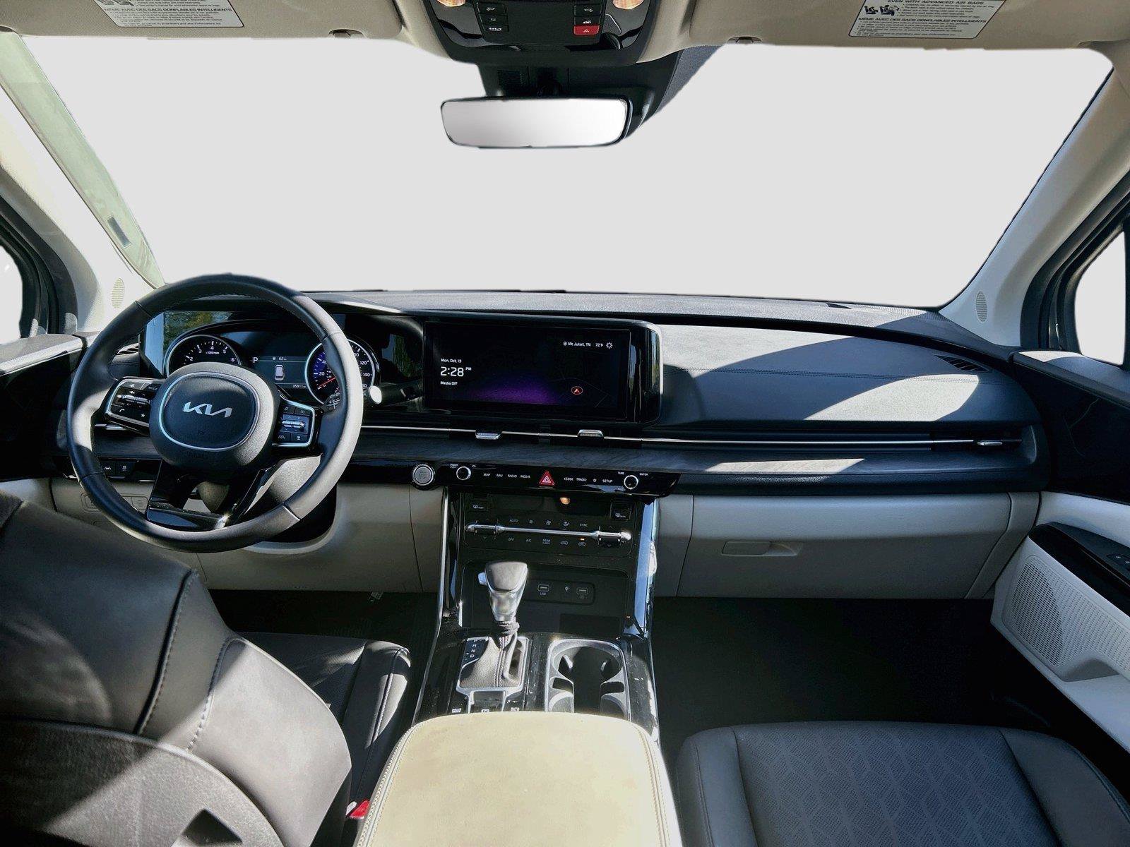 Used 2024 Kia Carnival EX FWD image 19