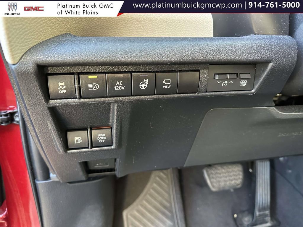 Used 2022 Toyota Sienna Platinum image 27