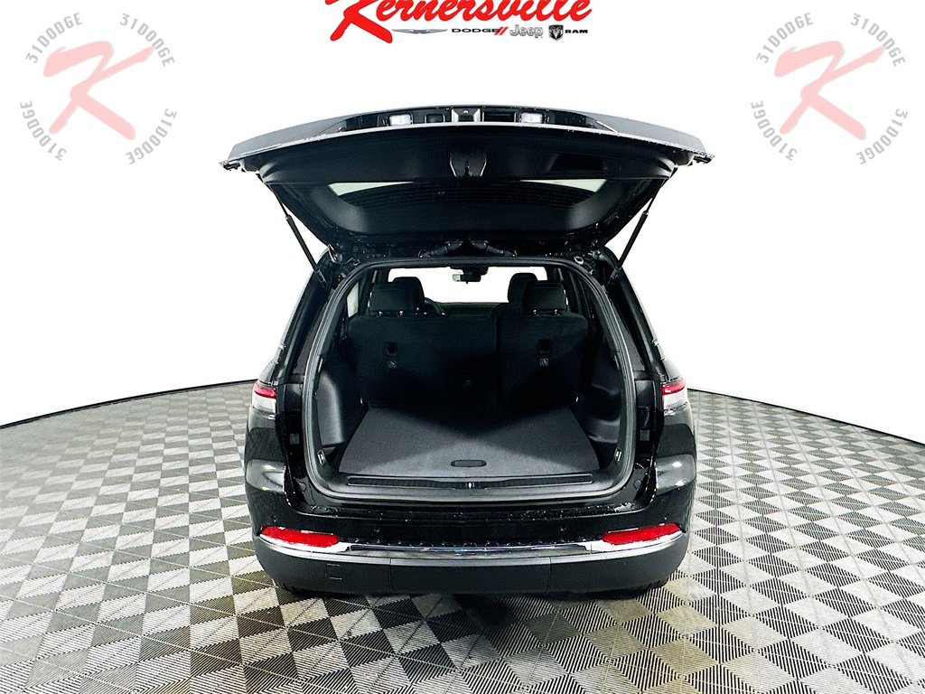 New 2025 Jeep Grand Cherokee Laredo X image 16