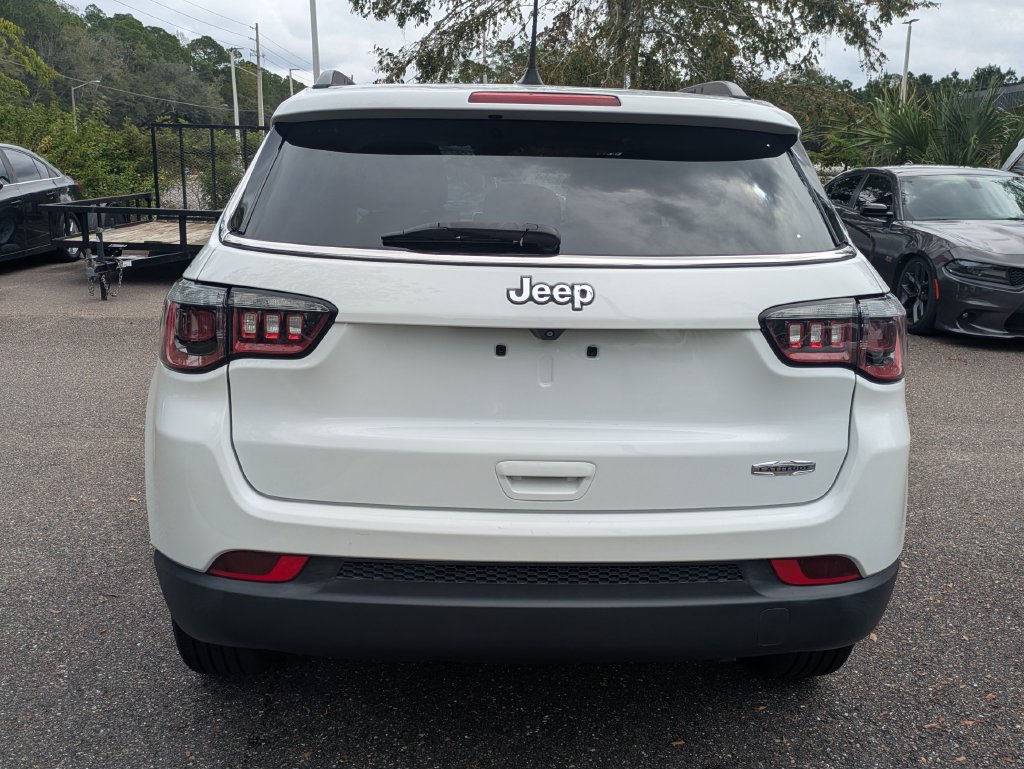 Used 2022 Jeep Compass Latitude FWD image 5