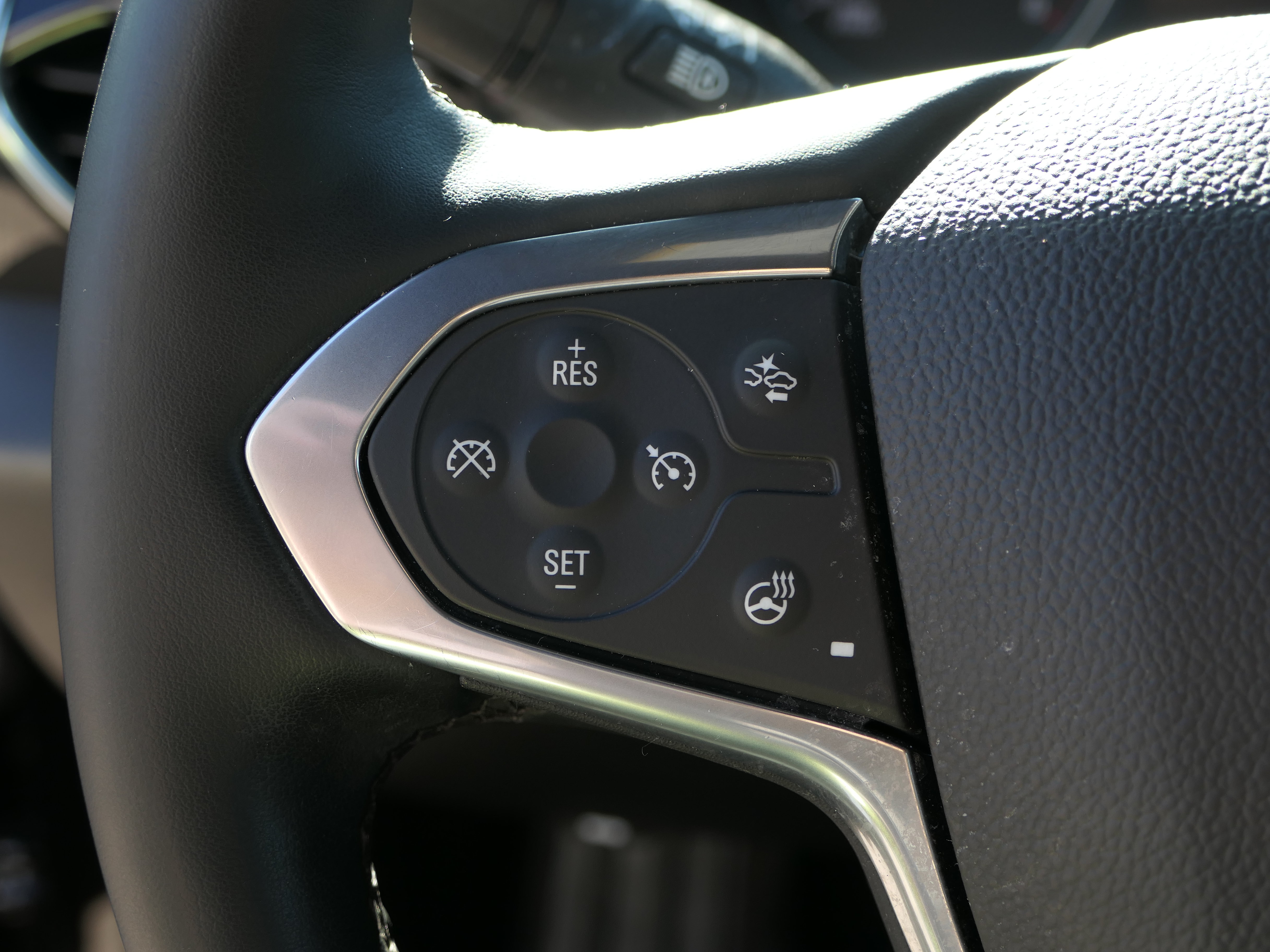 Used 2023 Chevrolet Traverse RS FWD image 15