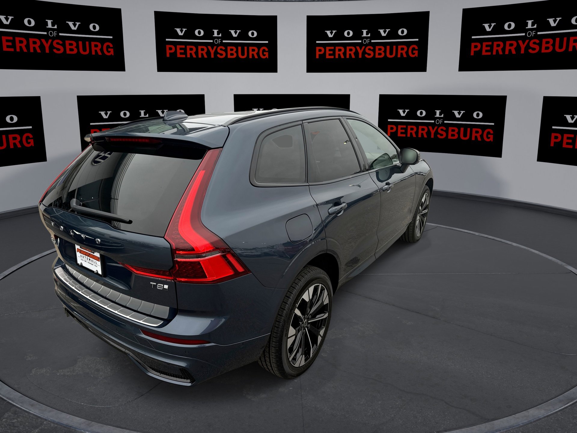 New 2026 Volvo XC60 T8 Plus w/ Protection Package Premier image 9