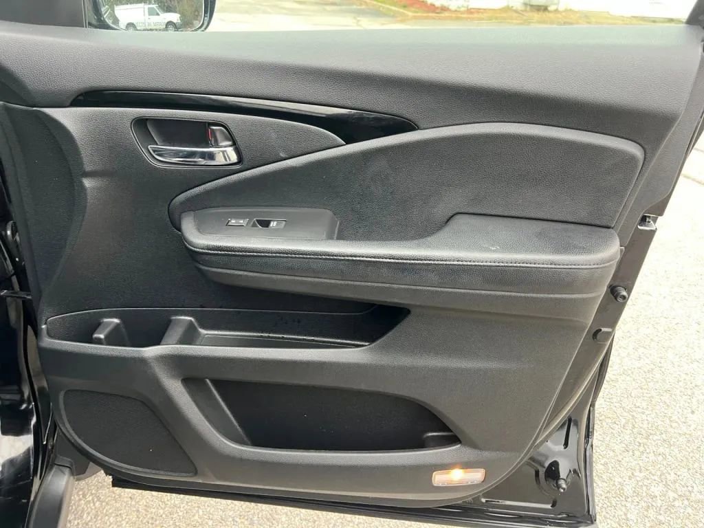 Used 2017 Honda Pilot Elite image 17