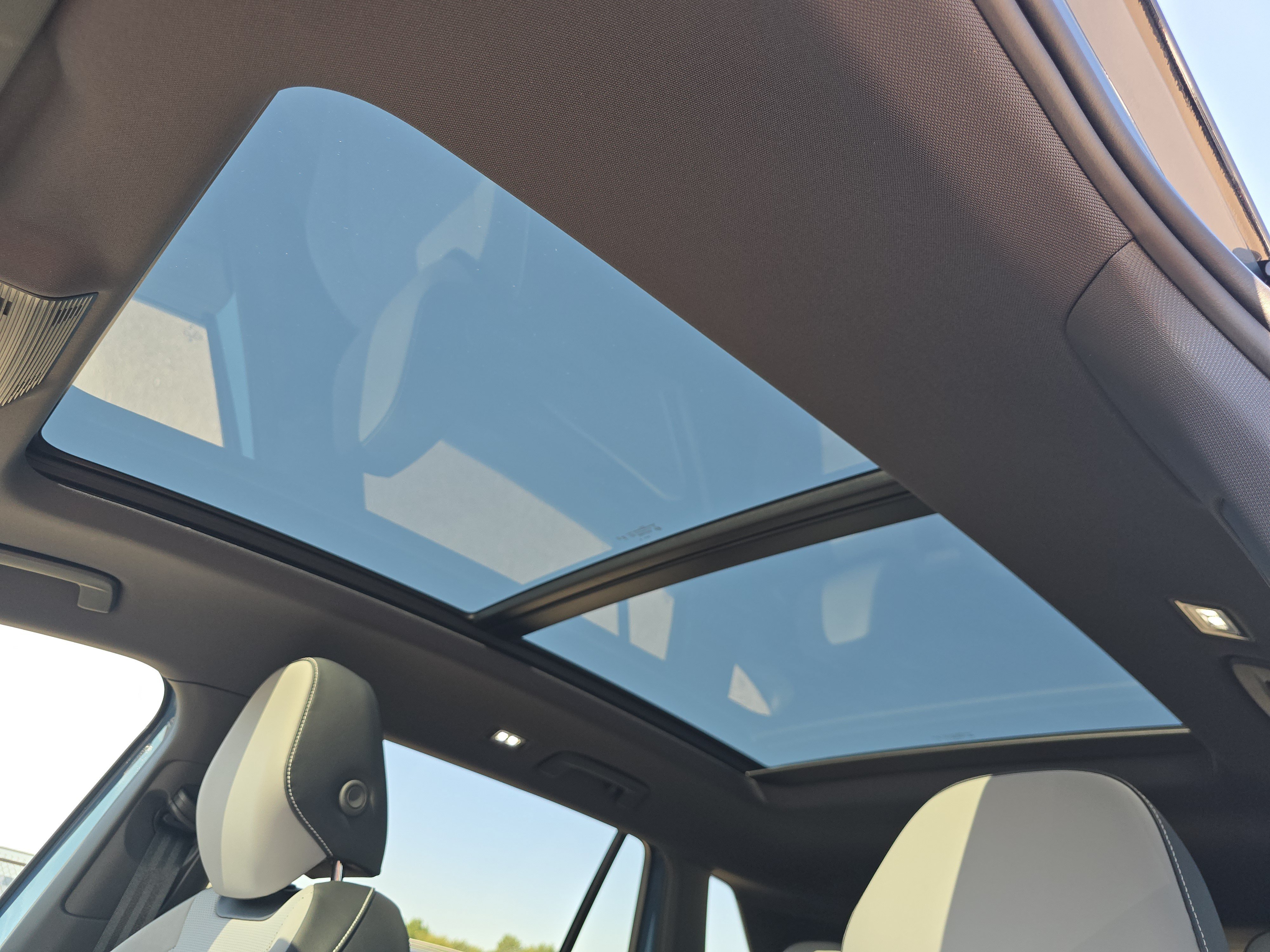 New 2026 Volkswagen Tiguan SE R-Line AWD/4WD image 9