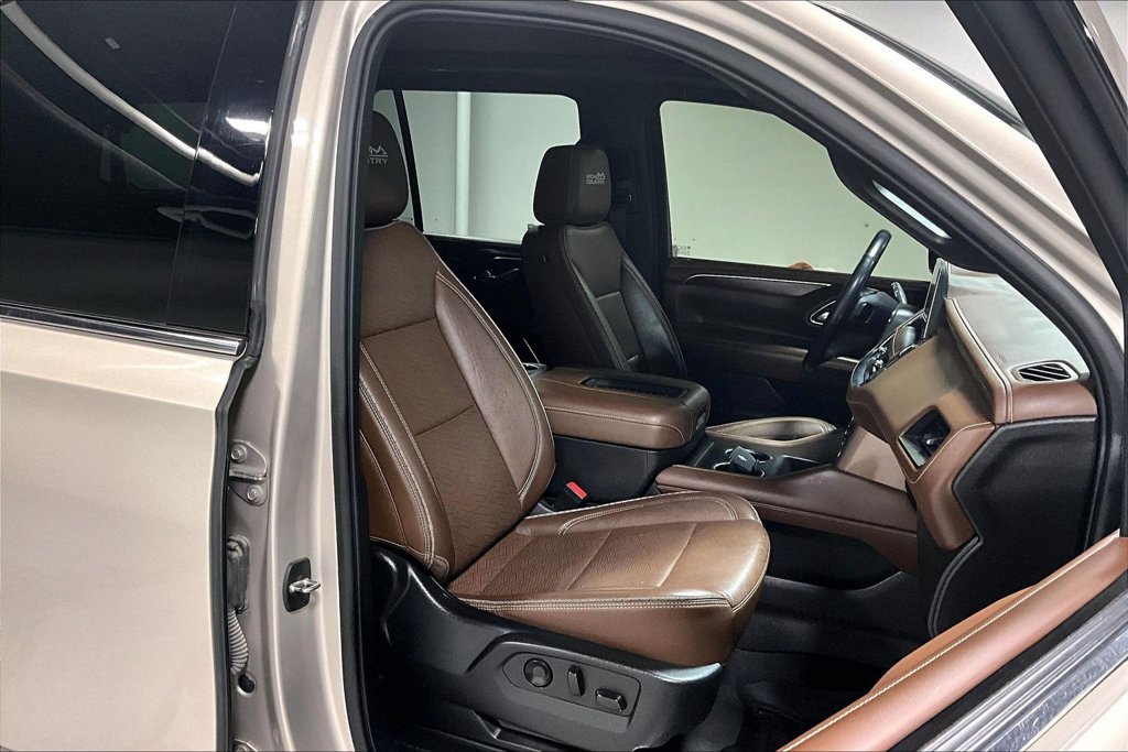 Used 2022 Chevrolet Tahoe High Country w/ Premium Package AWD/4WD image 9