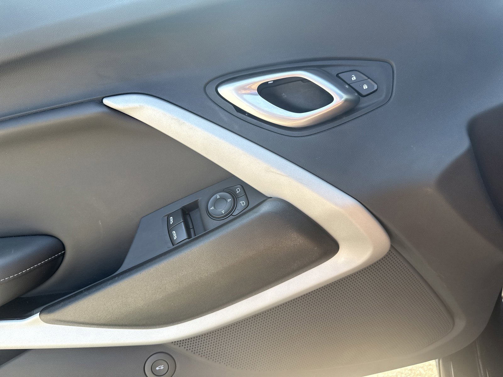 Used 2022 Chevrolet Camaro LT RWD image 15
