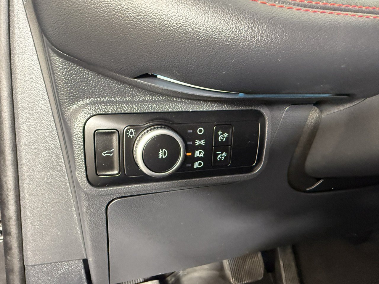 Used 2025 Ford Explorer ST RWD image 25
