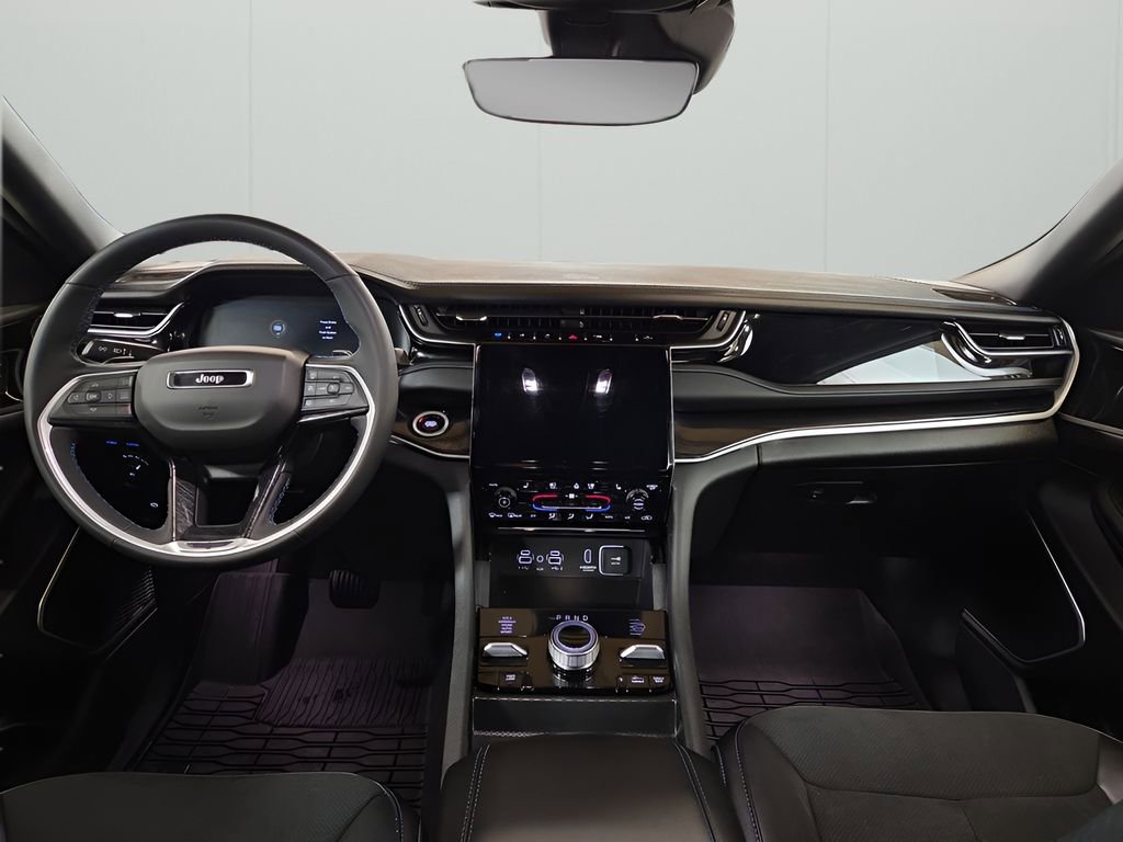 Used 2025 Jeep Grand Cherokee Trailhawk image 12