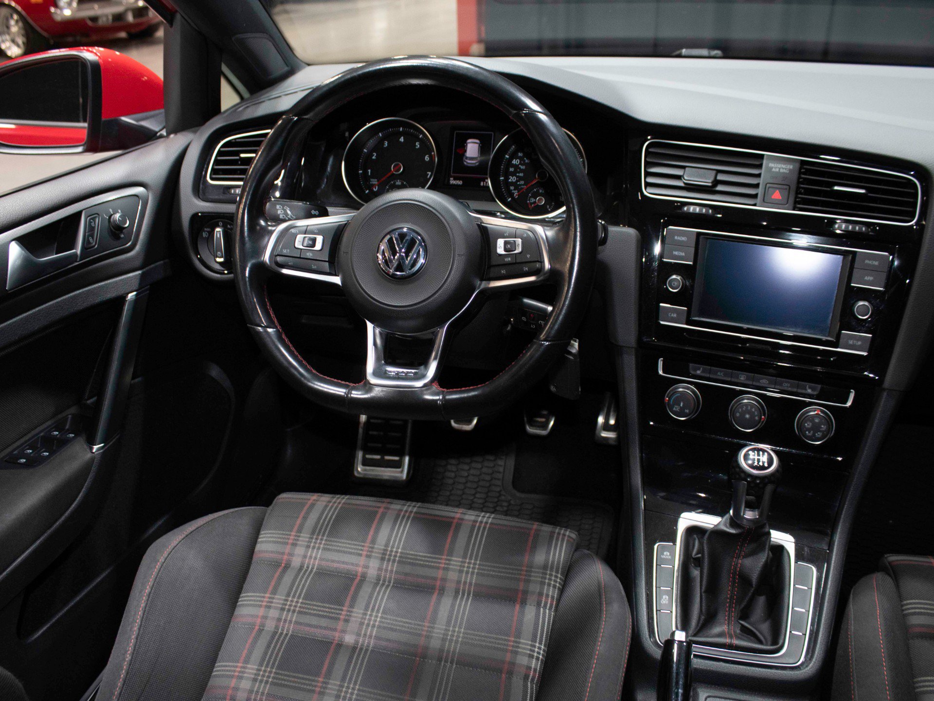 Used 2019 Volkswagen Golf 4-Door FWD image 33