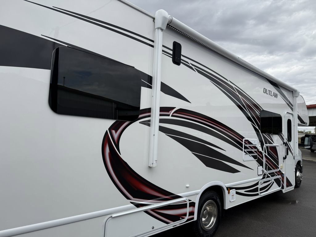 Used 2023 Ford E-450 and Econoline 450 Super Duty w/ Motorhome Prep Package image 23