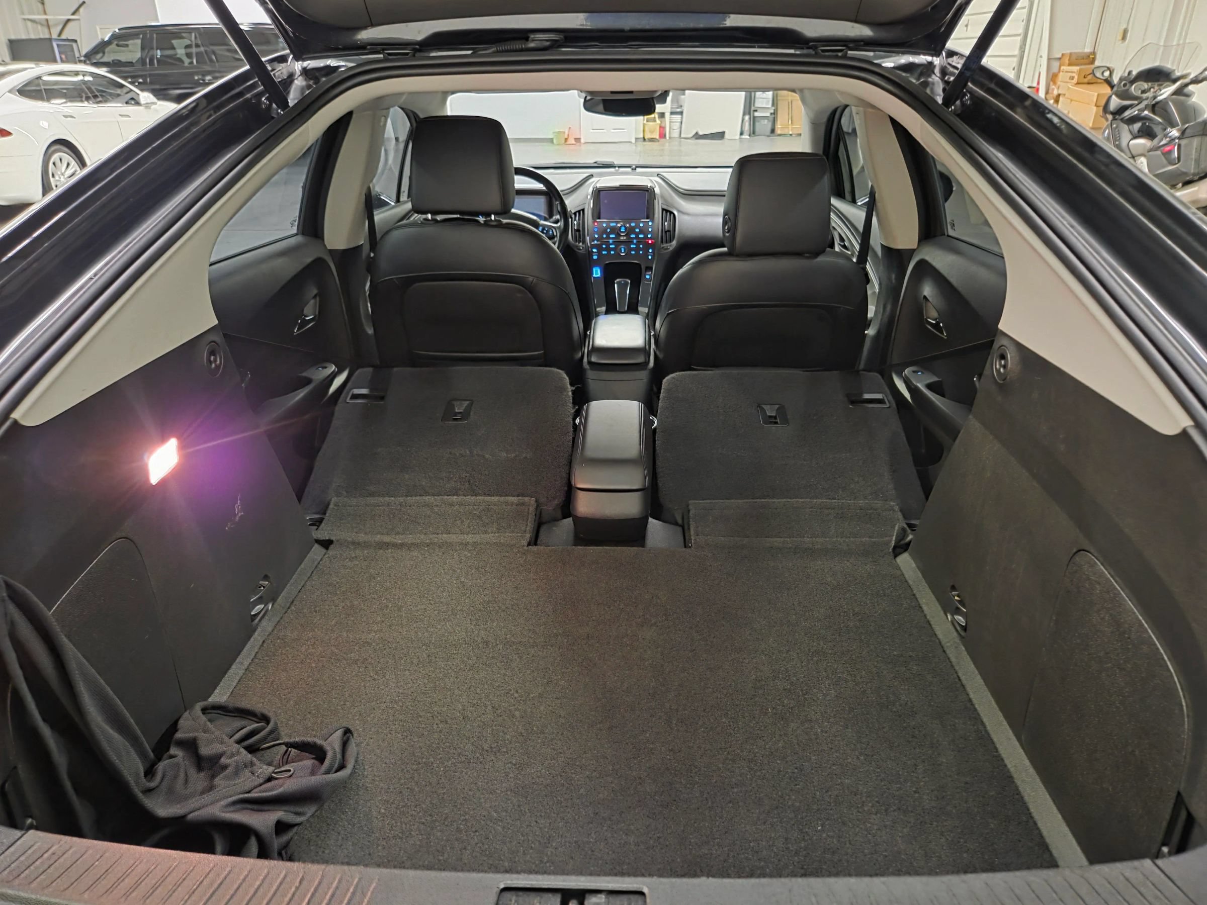 Used 2014 Chevrolet Volt Premium w/ Premium Trim Package FWD image 40