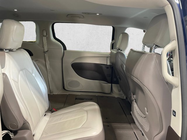 Used 2017 Chrysler Pacifica Touring-L FWD image 20