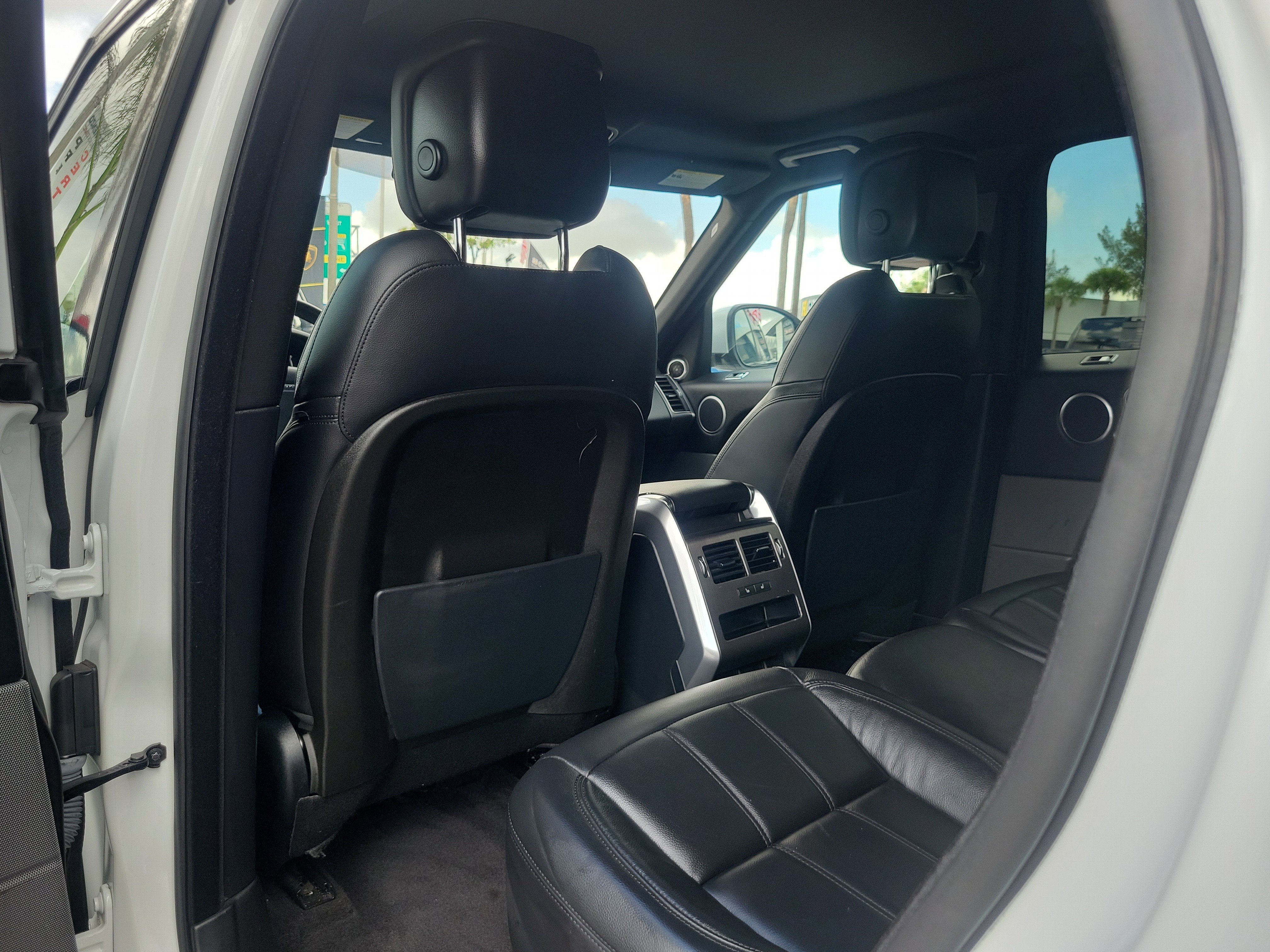Used 2018 Land Rover Range Rover Sport SE AWD/4WD image 14