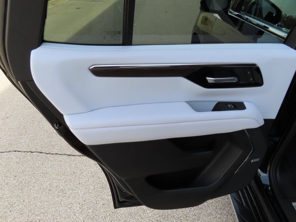 New 2026 Chevrolet Tahoe Premier w/ Sun And Tow Package AWD/4WD image 29