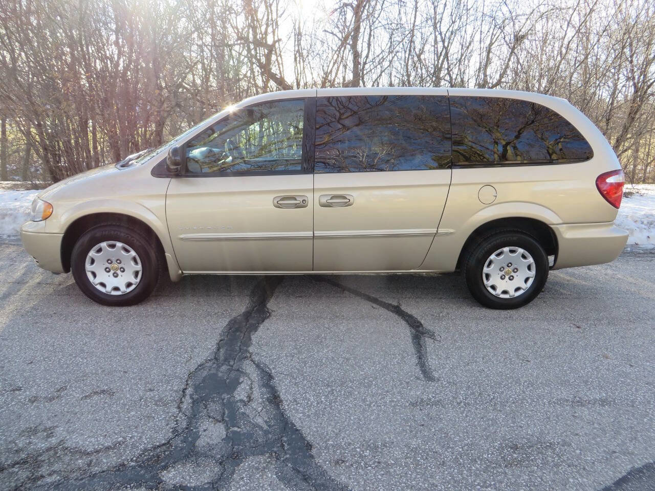 Used 2001 Chrysler Town & Country LX image 2