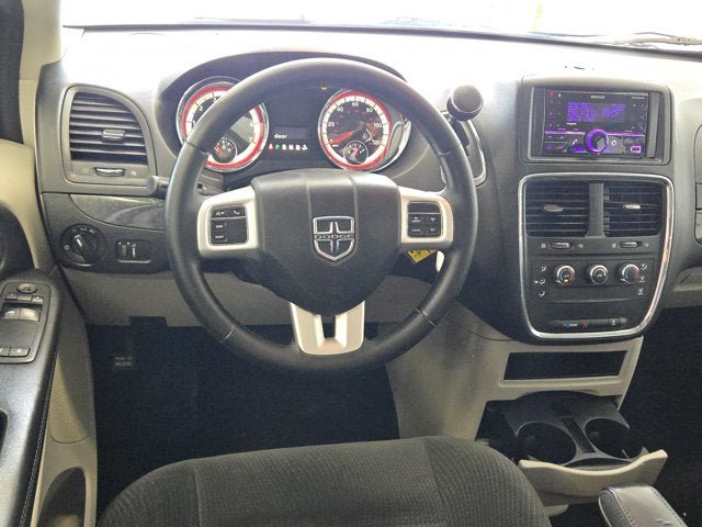 Used 2016 Dodge Grand Caravan American Value Package w/ UConnect Hands-Free Group FWD image 13