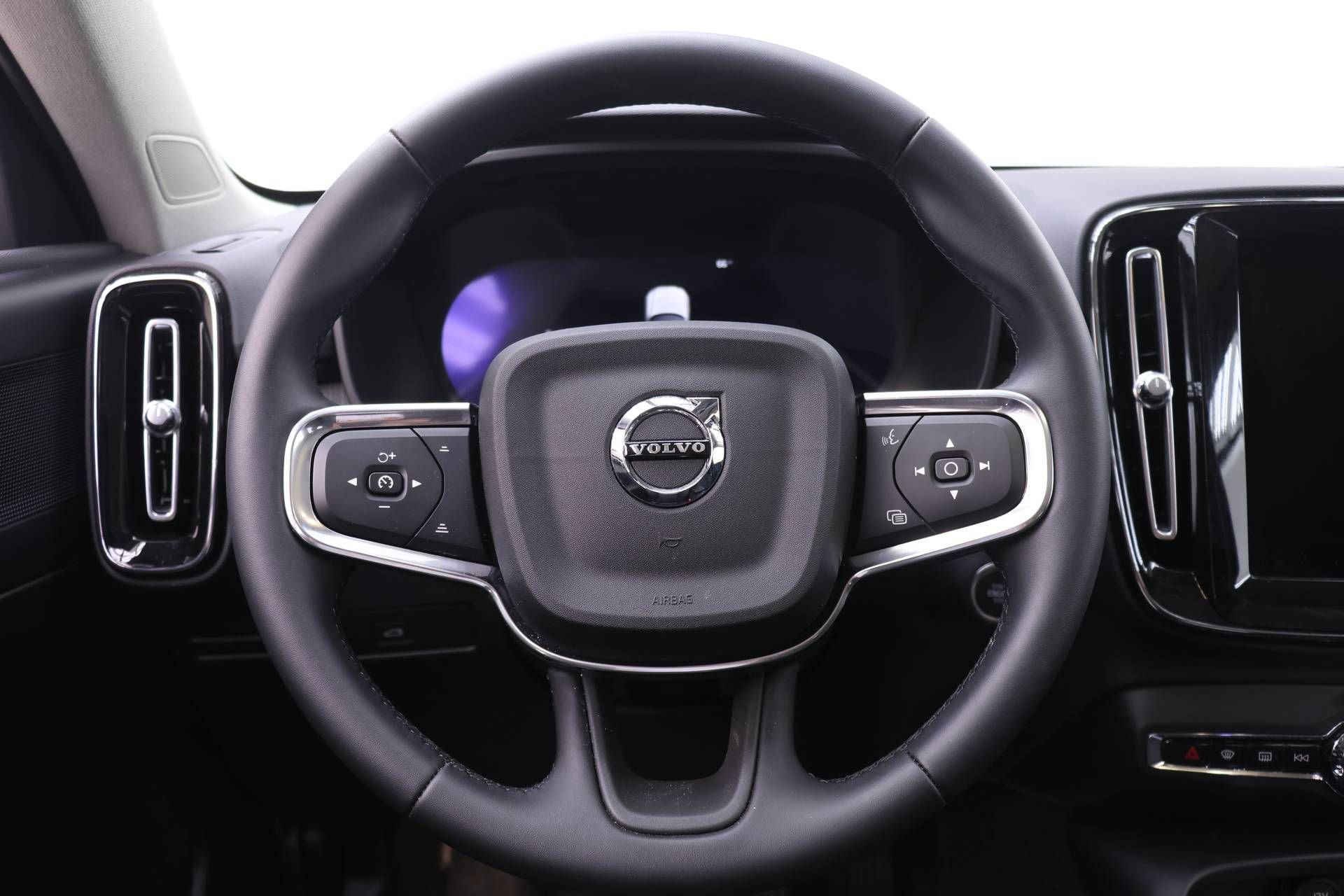 New 2026 Volvo XC40 B5 Plus AWD/4WD image 19