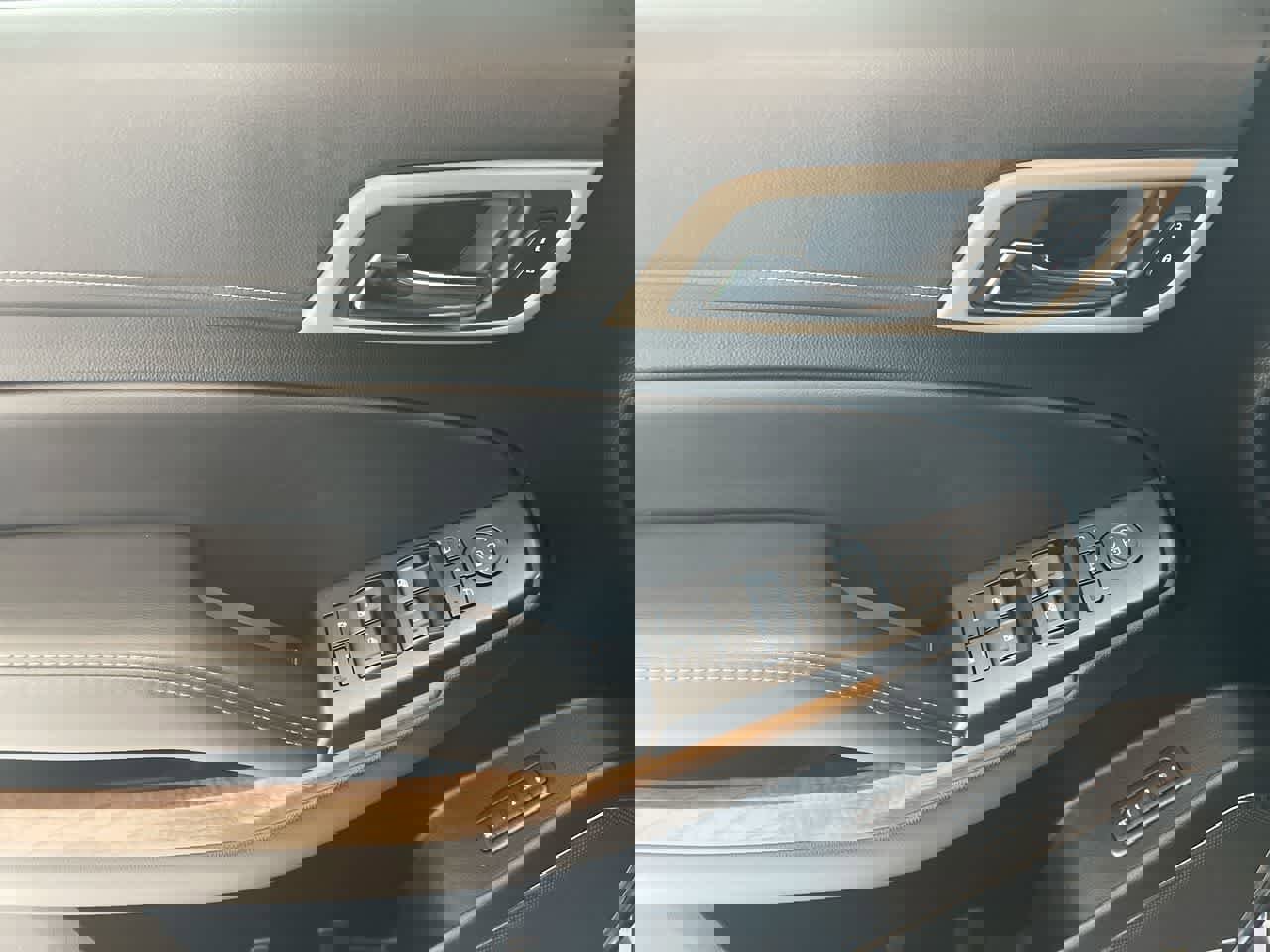 Used 2018 GMC Yukon Denali w/ Open Road Package image 13