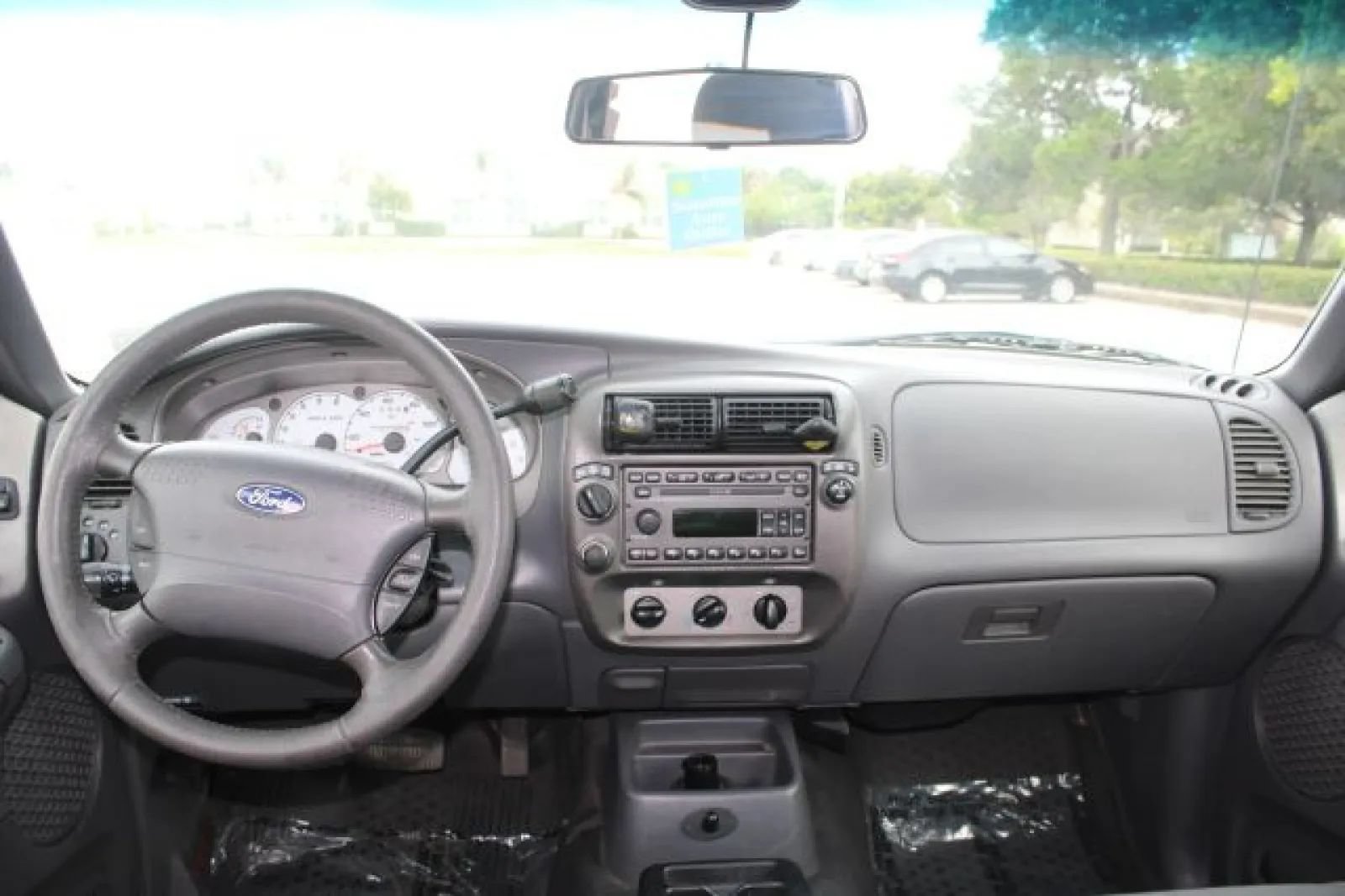 Used 2001 Ford Explorer Sport Trac 4x4 image 12