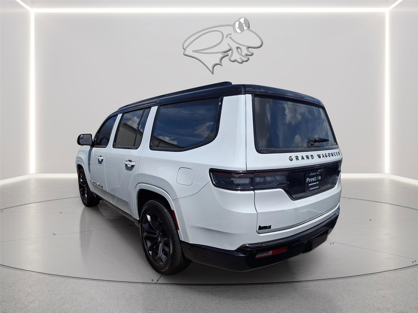 Used 2024 Jeep Grand Wagoneer Series III w/ Rear Seat Video Group 1 AWD/4WD image 5