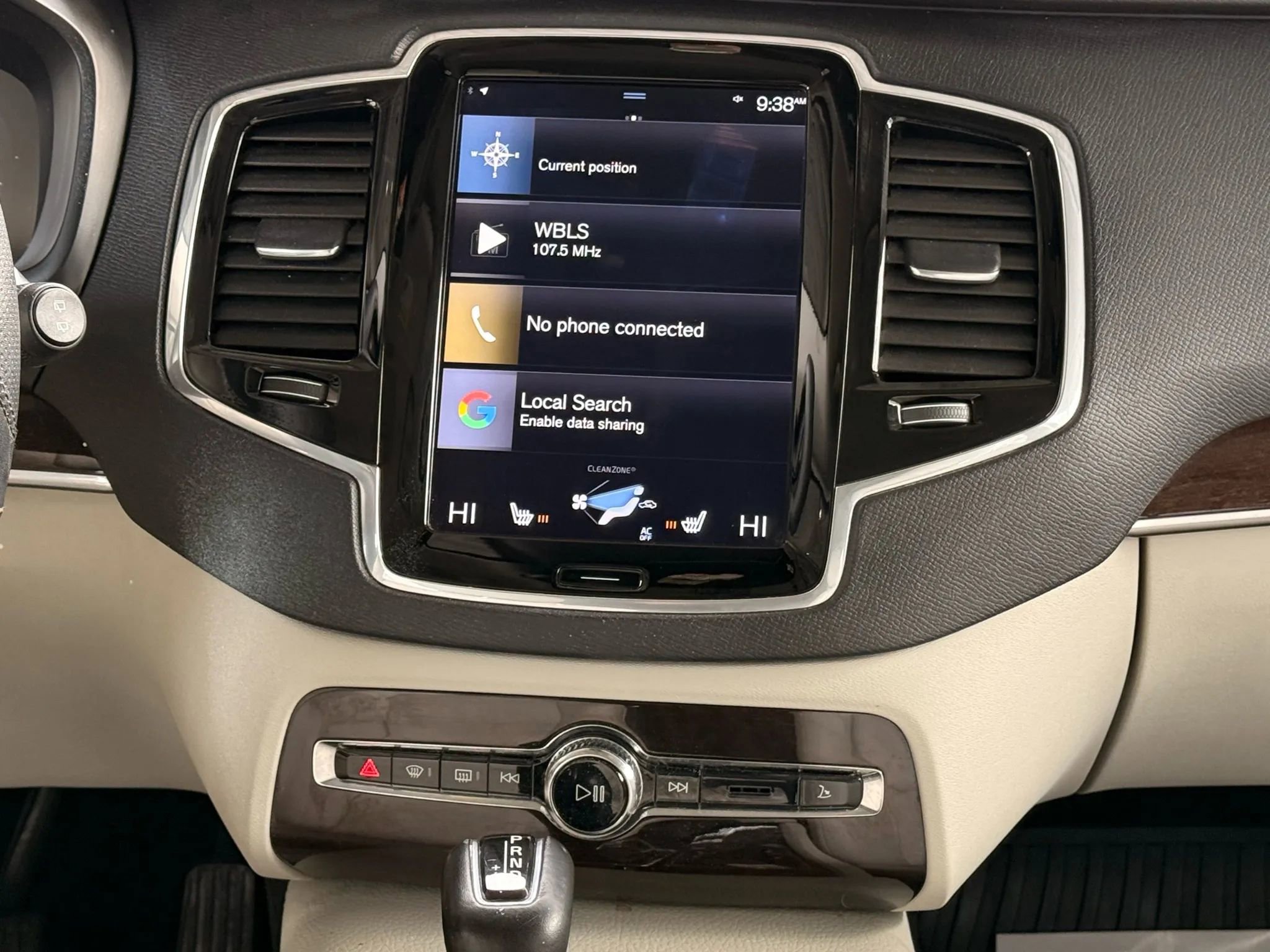 Used 2017 Volvo XC90 T6 Momentum w/ Vision Package image 29