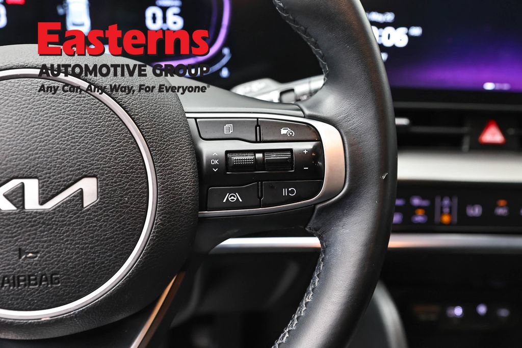 Used 2025 Kia Sportage EX FWD image 15
