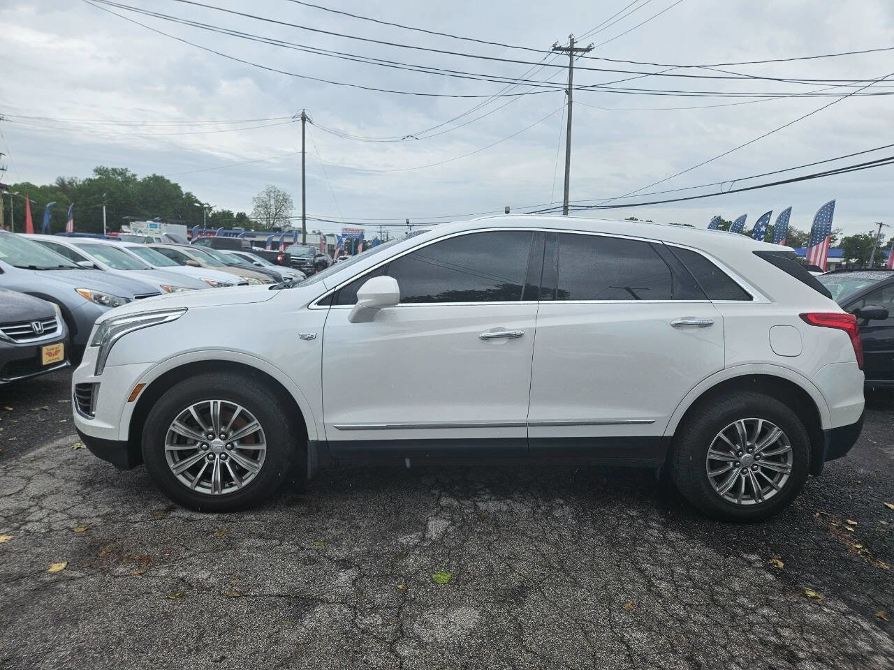 Used 2017 Cadillac XT5 Luxury w/ Driver Awareness Package AWD/4WD image 2
