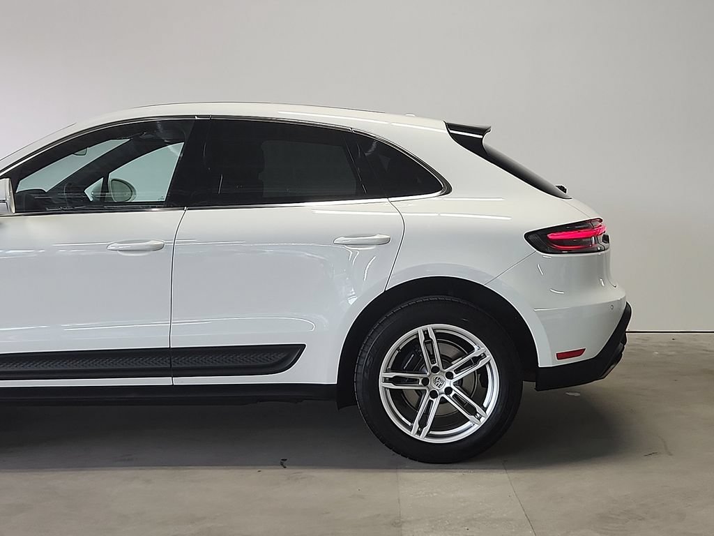 Certified 2026 Porsche Macan AWD/4WD image 7