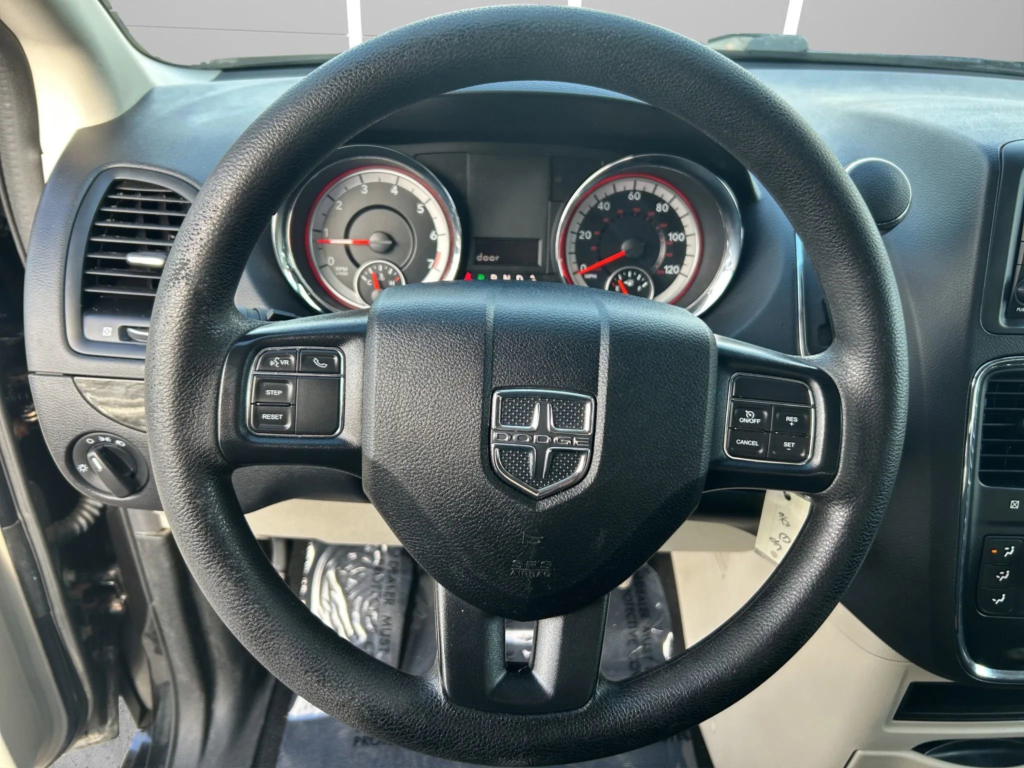 Used 2019 Dodge Grand Caravan SE w/ UConnect Hands-Free Group image 14