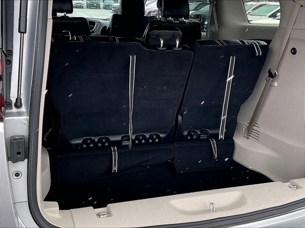 Used 2024 Chrysler Pacifica Touring-L image 33