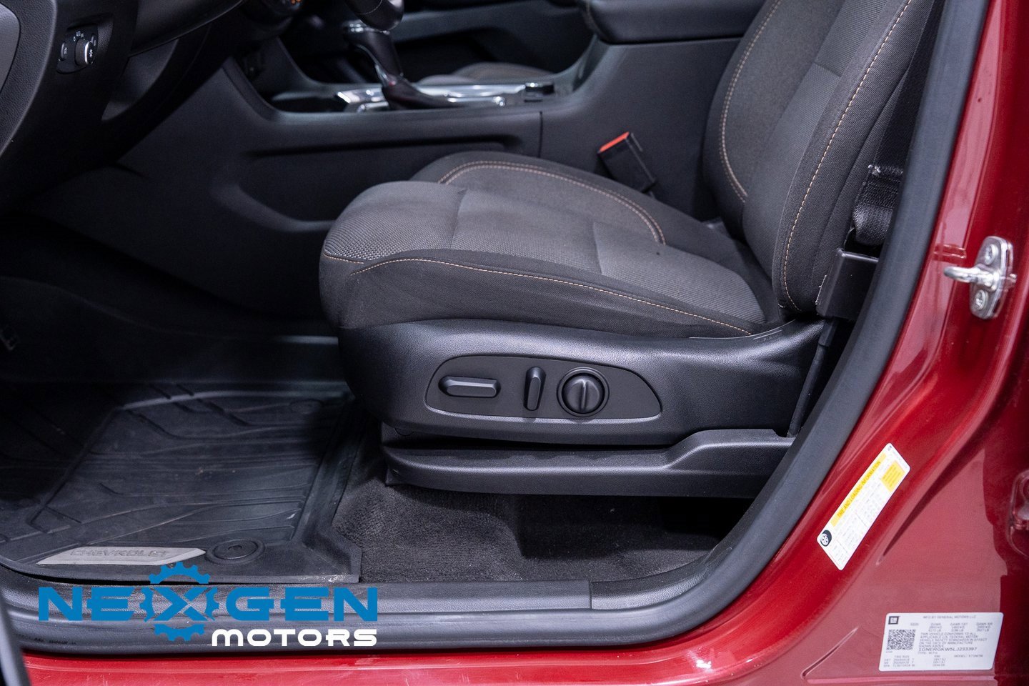 Used 2020 Chevrolet Traverse LT image 26