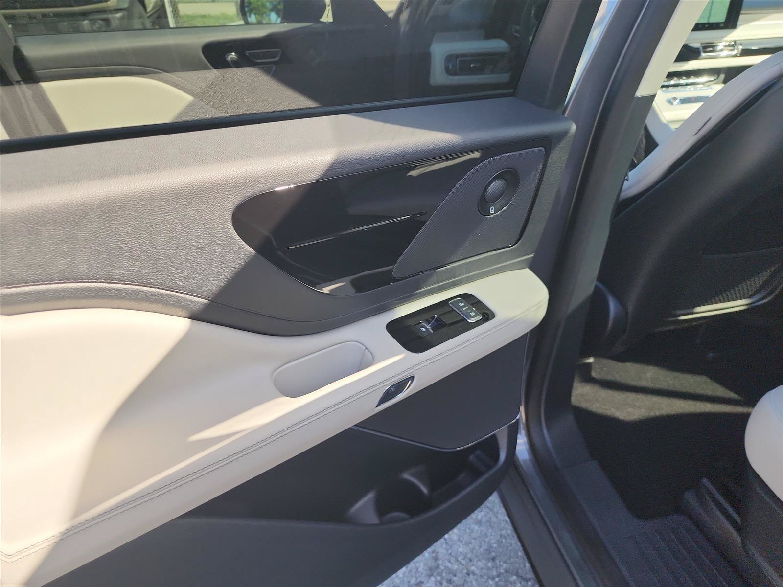 New 2027 Lincoln Aviator Reserve w/ Jet Appearance Package RWD image 21