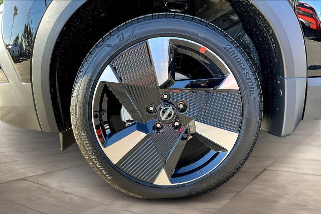 New 2026 Nissan Kicks SR w/ Cold Weather Package FWD image 12