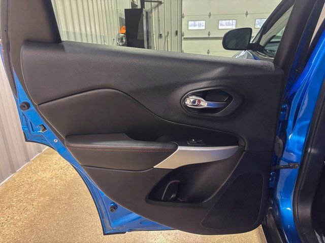 Used 2017 Jeep Cherokee Trailhawk image 20