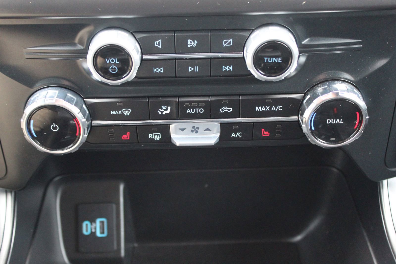 Used 2024 Ford F150 XLT w/ Equipment Group 302A MID image 40