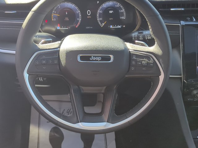 Used 2025 Jeep Grand Cherokee L Altitude AWD/4WD image 8