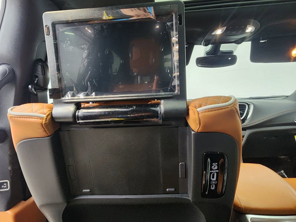New 2026 Chrysler Pacifica Pinnacle image 19