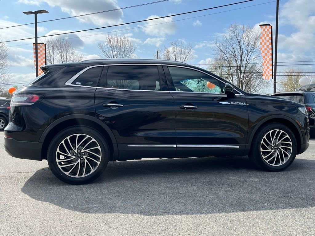 Used 2020 Lincoln Nautilus Reserve FWD image 9