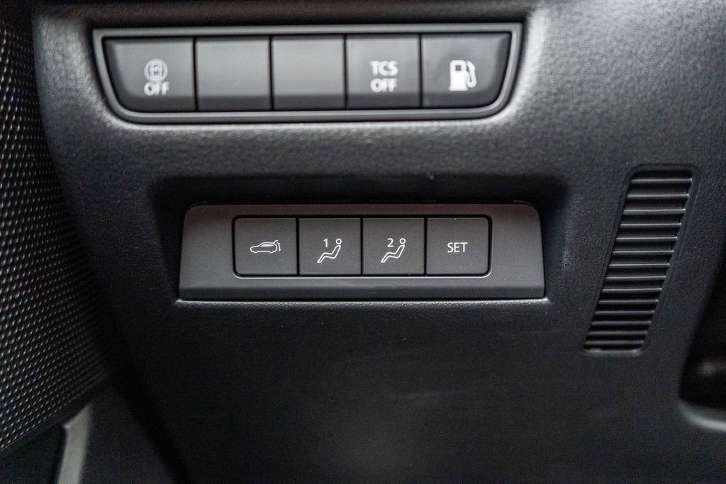 Used 2025 MAZDA CX-50 AWD 2.5 Hybrid w/ Premium Pkg image 23