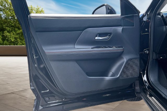 Certified 2025 Nissan Kicks SR AWD/4WD image 19