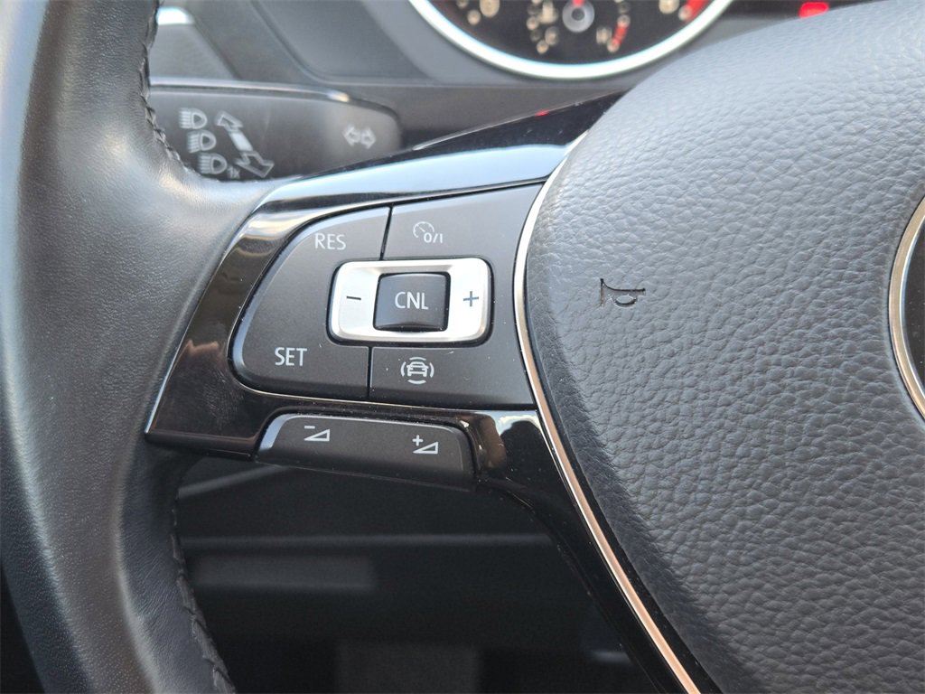 Used 2019 Volkswagen Tiguan SE image 28