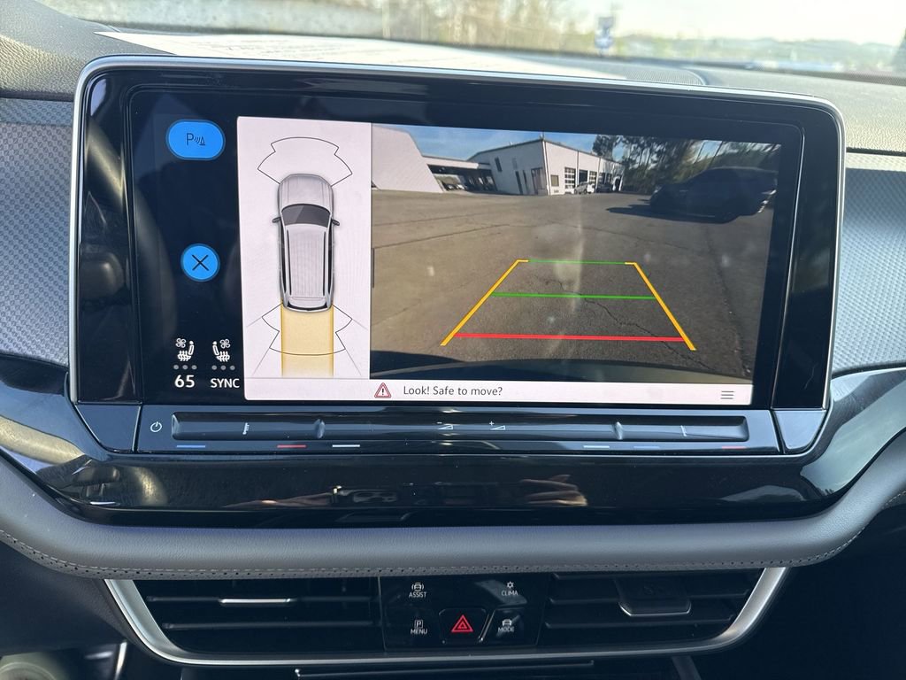 Used 2025 Volkswagen Atlas Peak Edition SE image 17